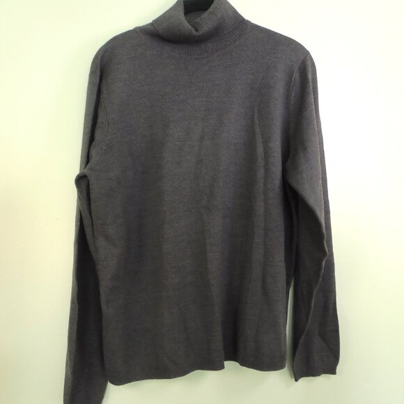 The Pendleton Merino Wool Turtleneck in size Large is a stylish and versatile pi - Picture 1 of 6